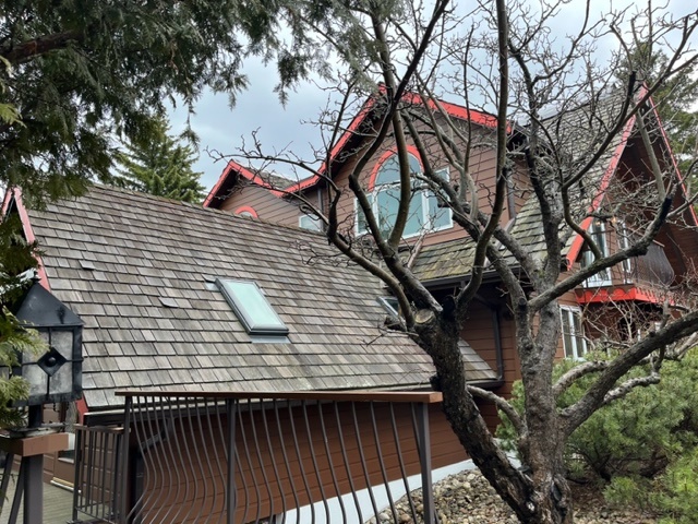 Worn cedar shake roof on a Blue Mountains ski chalet before replacement