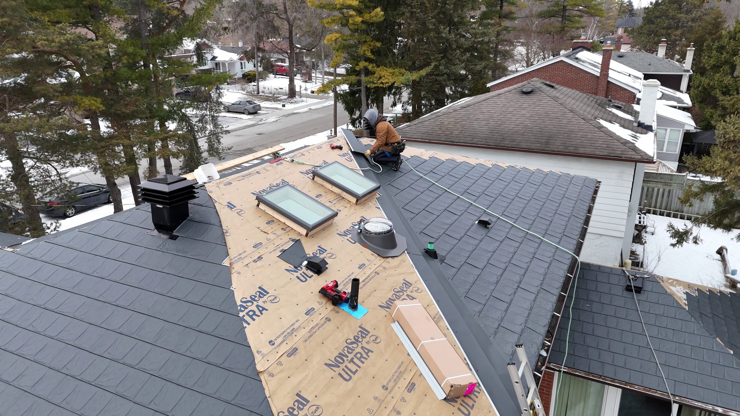 Can You Install a Metal Roof in Winter? What Ontario Homeowners Should Know